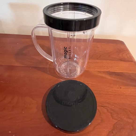 NWOT- Magic Bullet Replacement Cups with Lids. - Picture 3 of 6